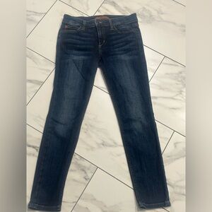 Joe’s mid rise straight ankle / The Lara